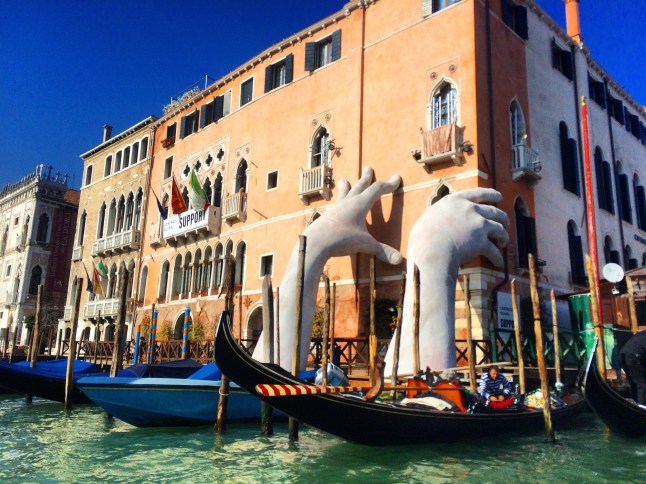 Hand sculture, Venice